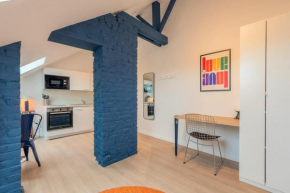 Studio sous les combles côté rue, parking gratuit